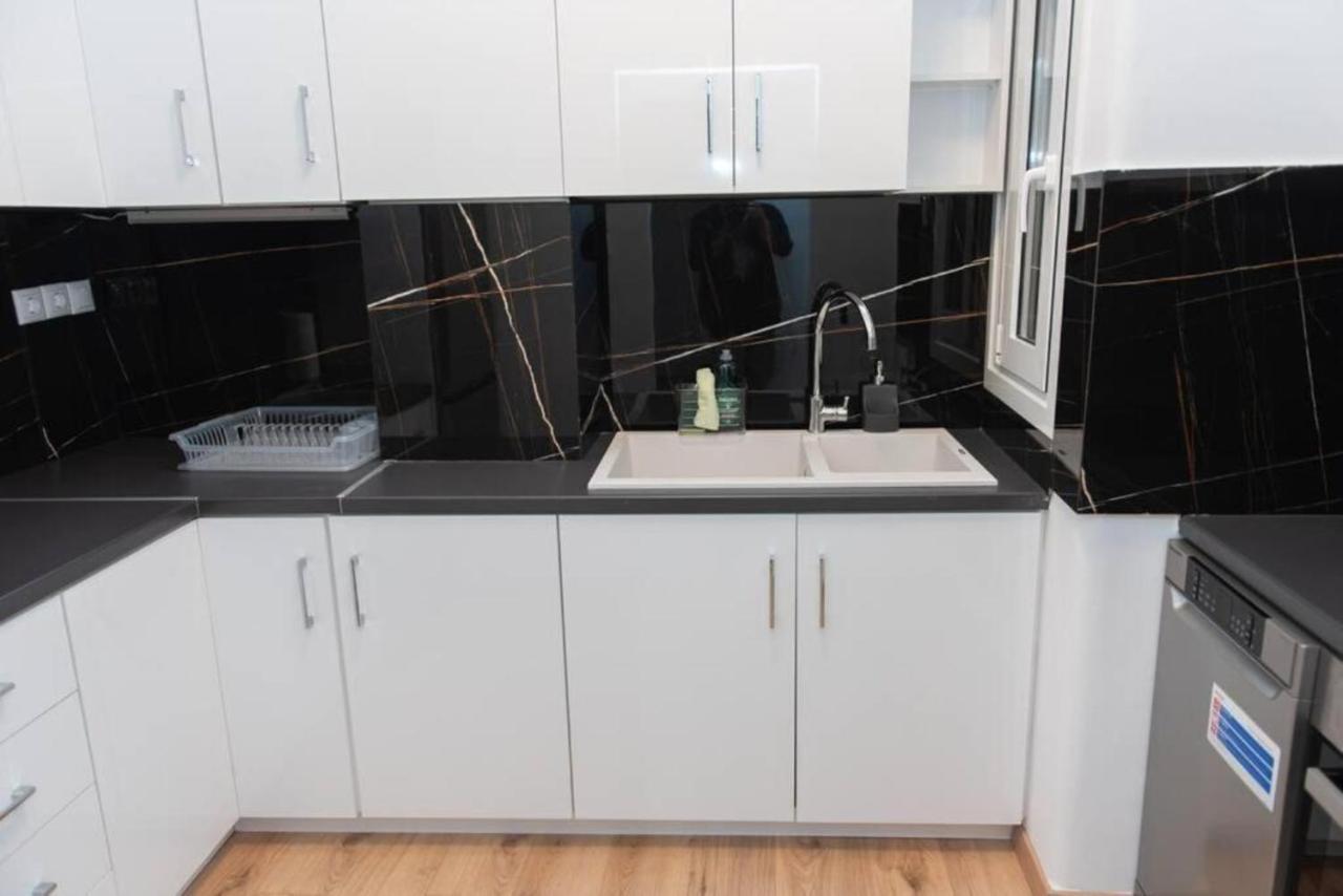 Renovated Spacious Flat 7Min To Subway Station- Athens Exterior photo