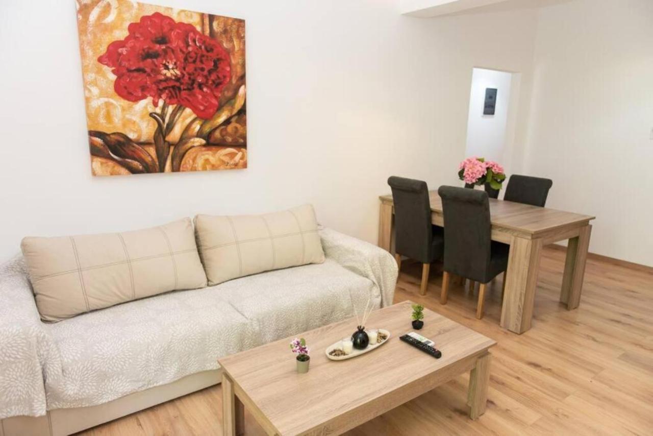 Renovated Spacious Flat 7Min To Subway Station- Athens Exterior photo